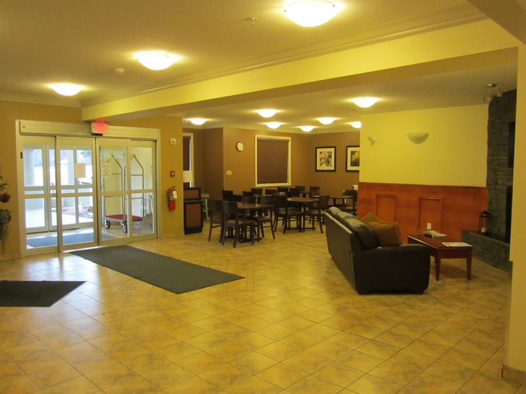 Trend Mountain Hotel & Conference Centre Tumbler Ridge Bagian luar foto
