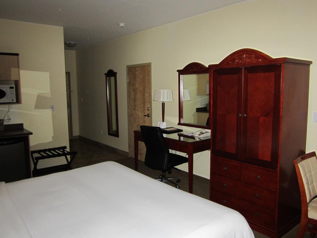 Trend Mountain Hotel & Conference Centre Tumbler Ridge Bagian luar foto