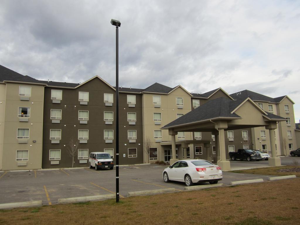 Trend Mountain Hotel & Conference Centre Tumbler Ridge Bagian luar foto