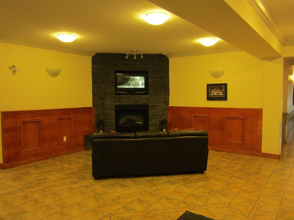Trend Mountain Hotel & Conference Centre Tumbler Ridge Bagian luar foto