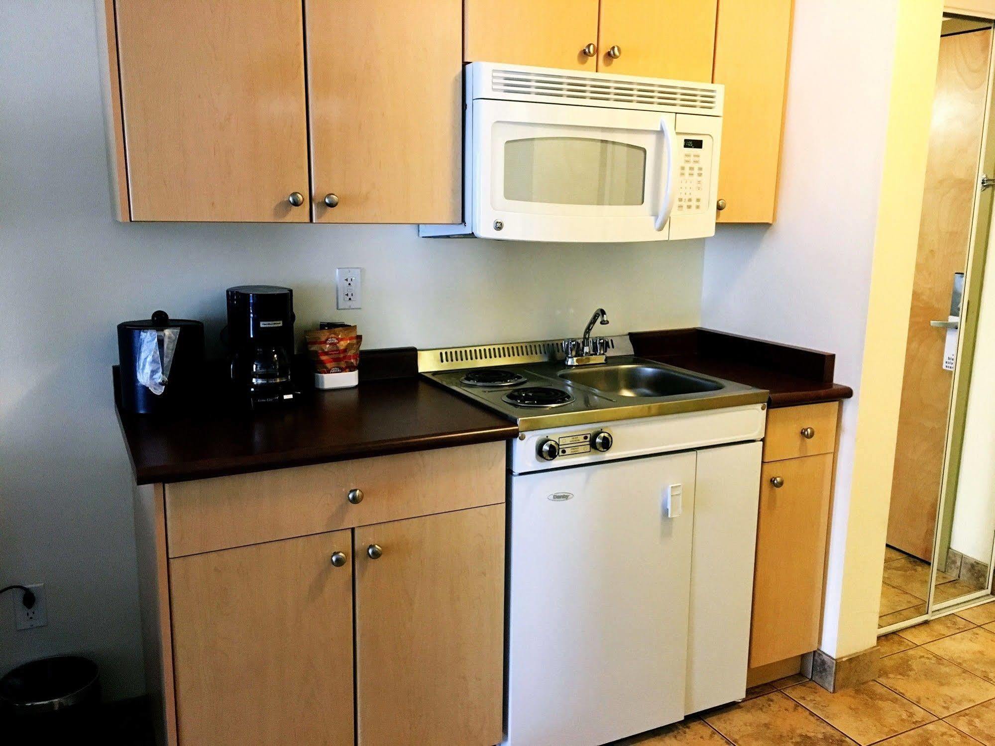 Trend Mountain Hotel & Conference Centre Tumbler Ridge Bagian luar foto