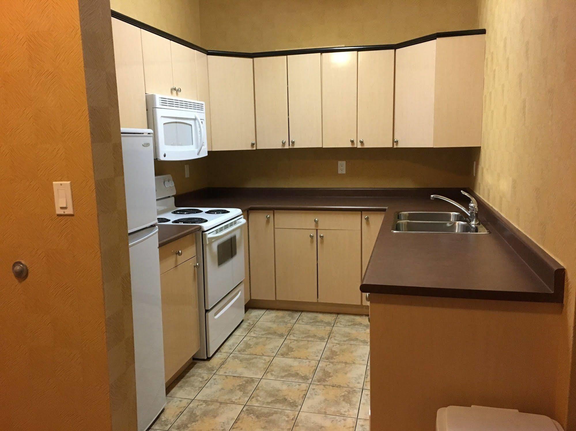 Trend Mountain Hotel & Conference Centre Tumbler Ridge Bagian luar foto