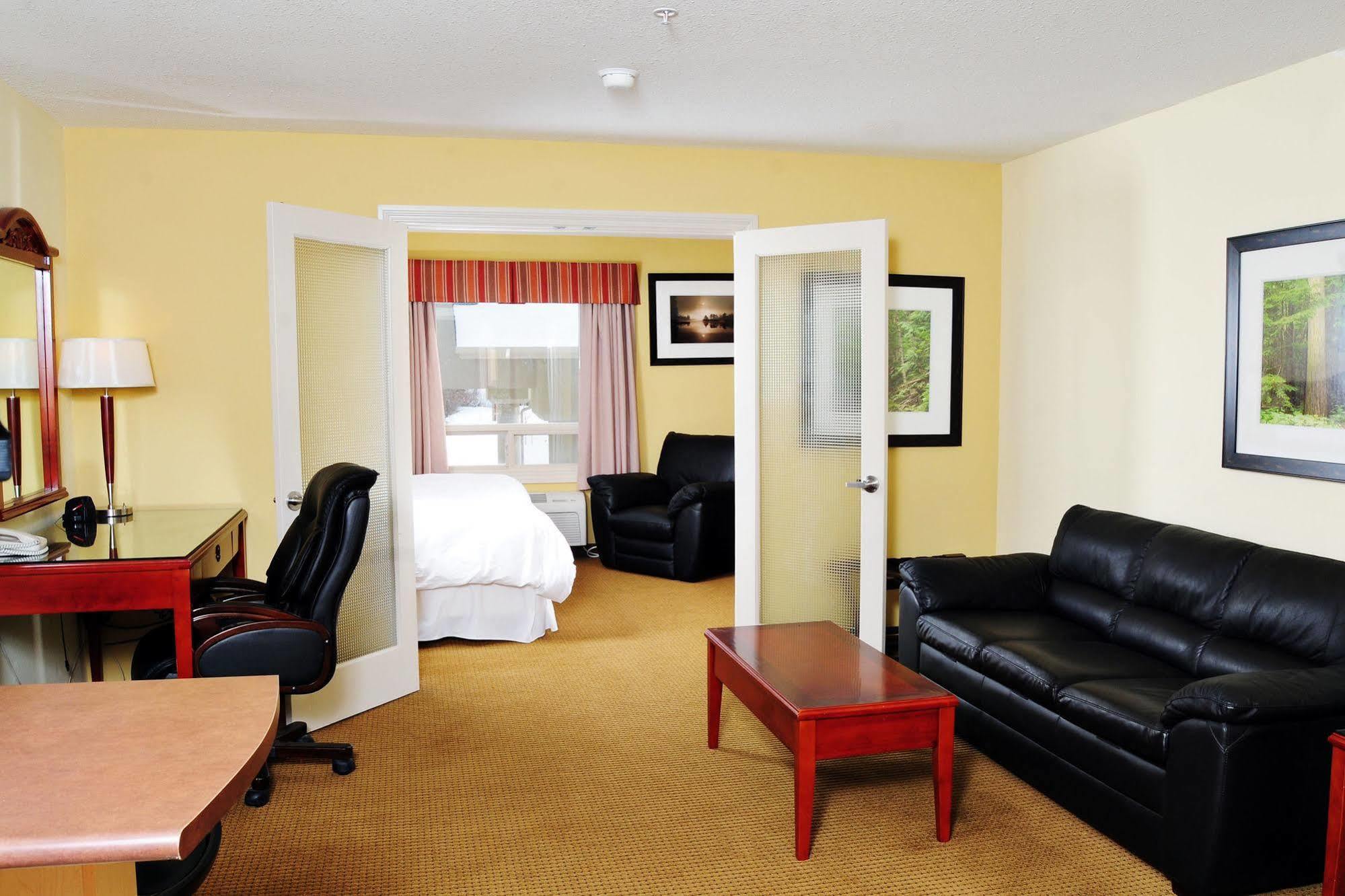 Trend Mountain Hotel & Conference Centre Tumbler Ridge Ruang foto