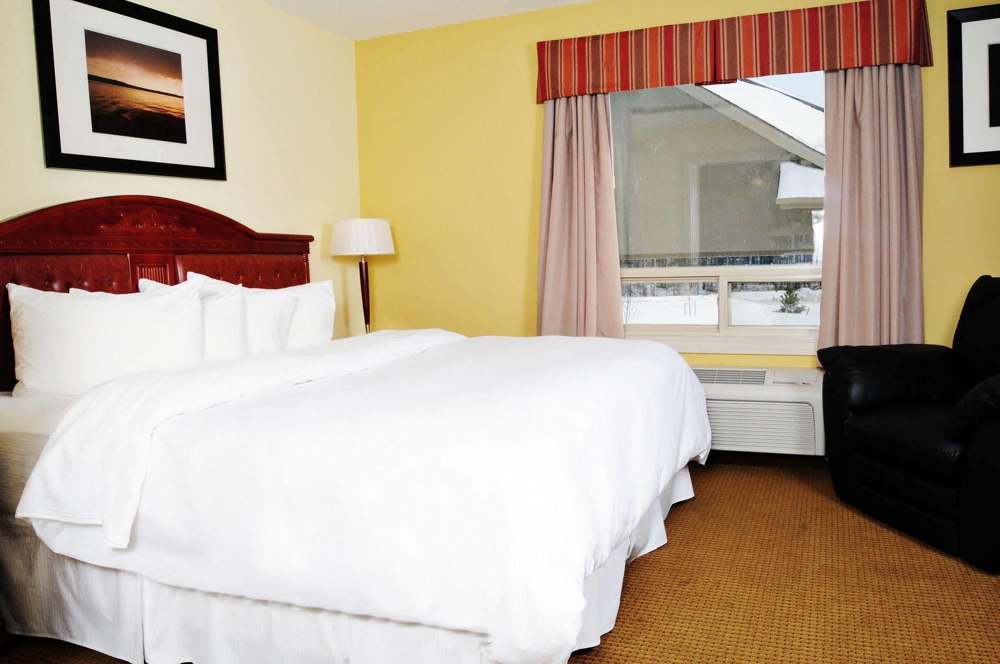 Trend Mountain Hotel & Conference Centre Tumbler Ridge Bagian luar foto